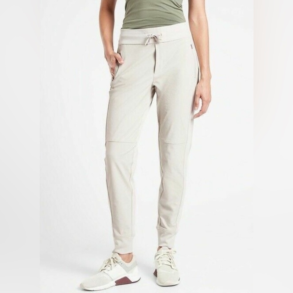 Athleta Headlands Hybrid Trek Mid Rise Joggers Women’s Sz 16, White